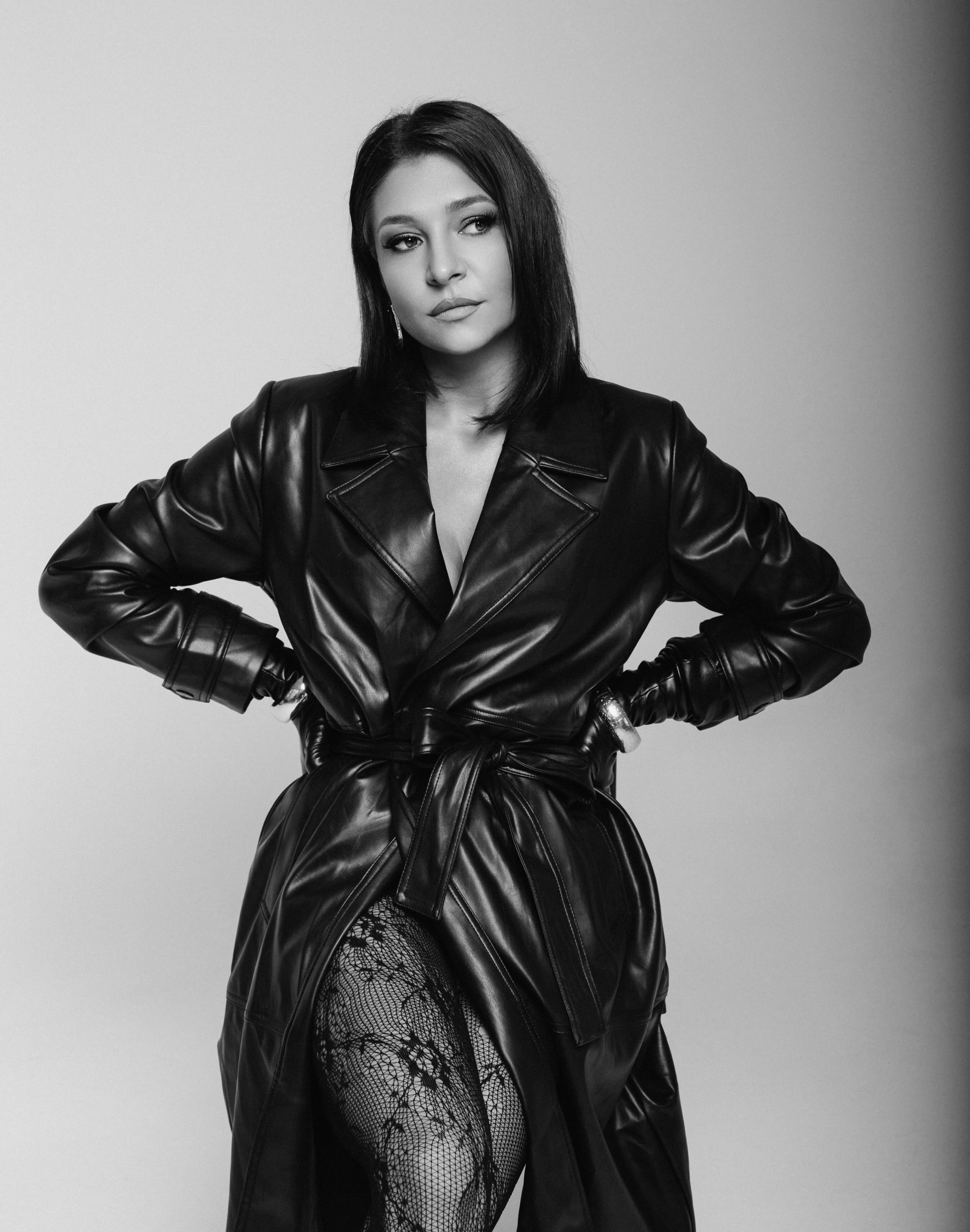 B&W
